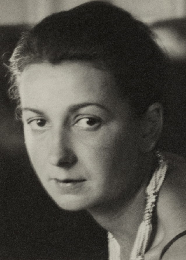 DEEDS NEWS - Fotograf-in-unbekannt_Portrait-Ruth-Hildegard-Geyer-Raack_um-1930_Berlinische-Galerie