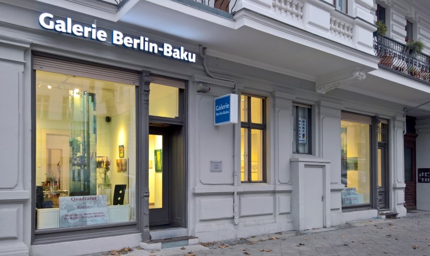 DEEDS NEWS -Galerie-Berlin-Baku-front-Foto-Stephanie-Schneider