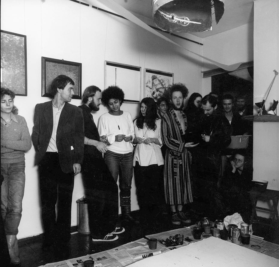 DEEDS NEWS - 1983 - Exhibition opening - GerdHarry Lybke in bathrobe