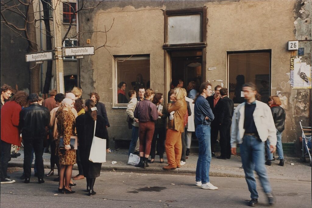 DEEDS NEWS - 1992 - Eröffnung Opening, Auguststraße 26, 10117 Berlin