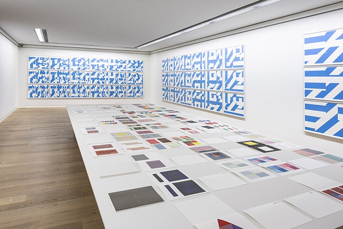 DEEDS NEWS - Raumansicht 2 - Josef Albers, Interaction of Color - Courtesy Galerie Friese, Berlin - Photo Amir Rezaloo