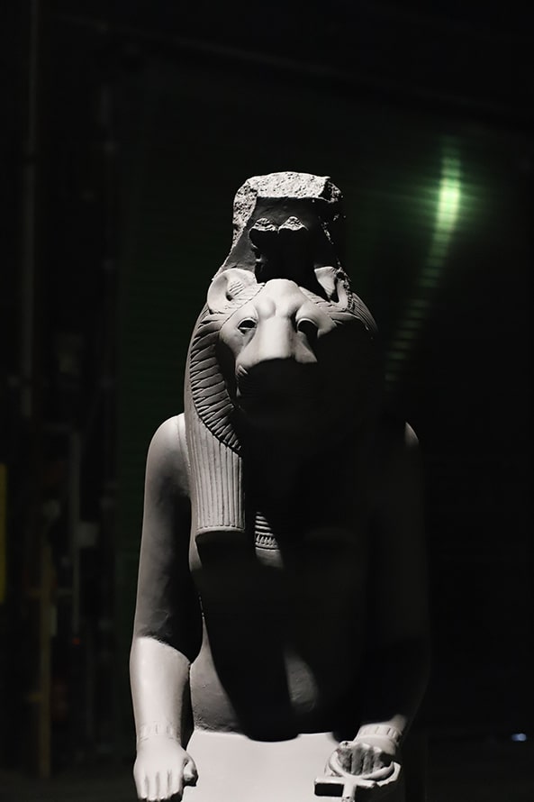 DEEDS NEWS – Interdisziplinares Festival – Statue of Sakhmet - foto Lutz Knospe