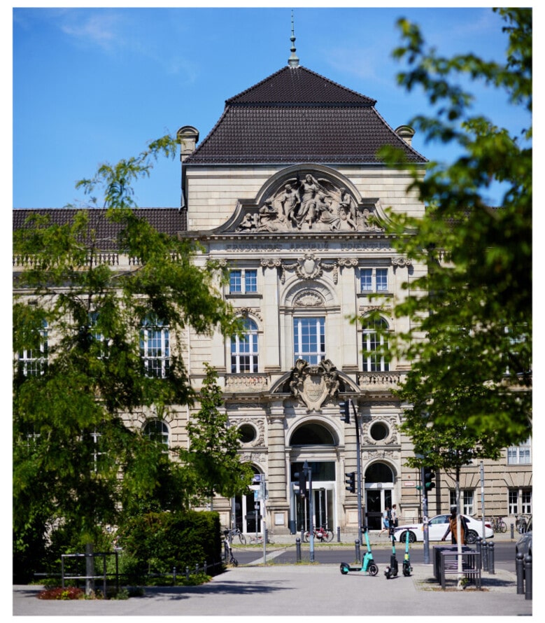 DEEDS-NEWS-Universitaet-der-Kuenste-–-Hardenbergstrasse-–-Foto-Nikolaus-Bade-1-.jpeg
