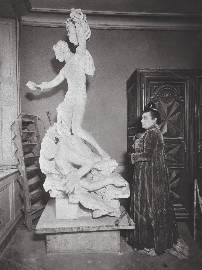 DEEDS NEWS - Alte Nationalgalerie - unbekannter Fotograf - Camille Claudel mit Perseus und die Gorgone