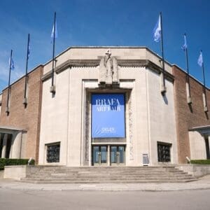 DEEDS NEWS - BRAFA - Entrance of the fair at Brussels Expo-Hall 4 -©- Fabrice Debatty