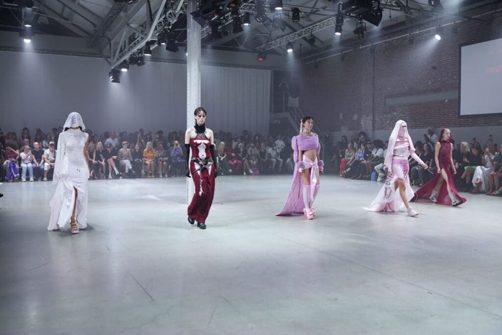 DEEDS.NEWS - Amsterdam Fashion Week - Lichting Pauline - Blind - Credits Peter Stigter