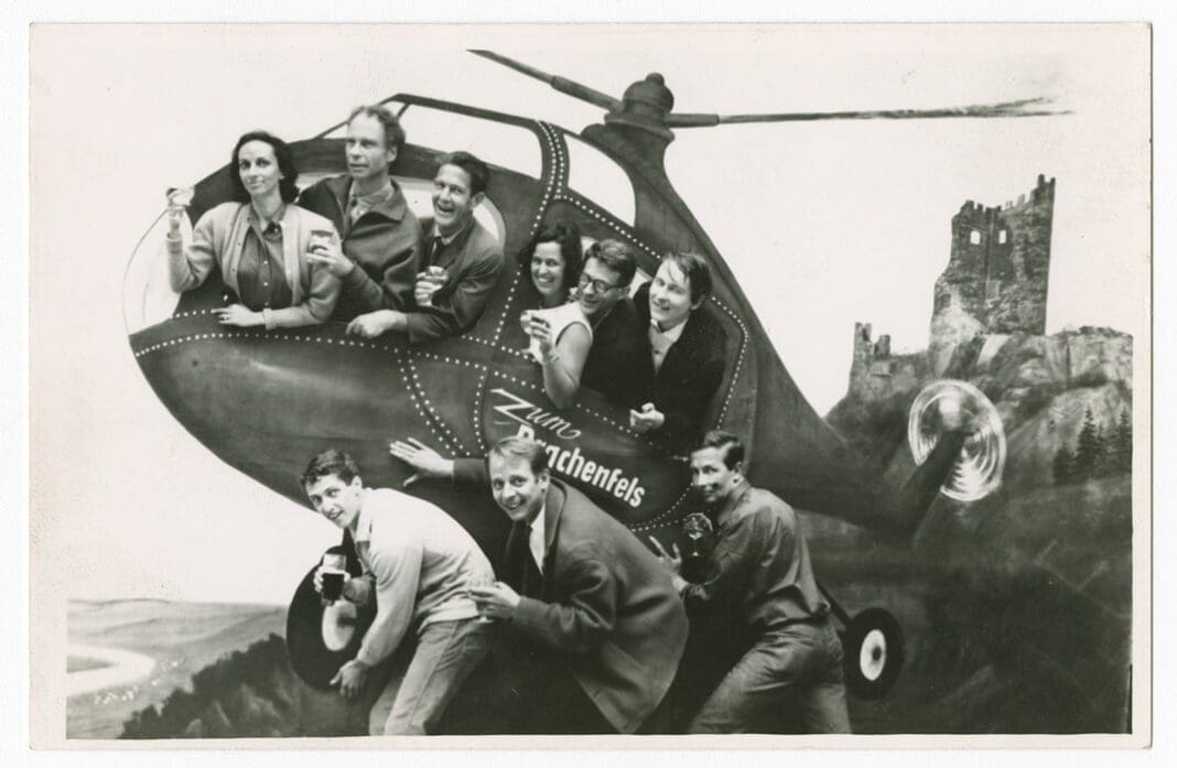 DEEDS.NEWS - Museum Brandhorst - Fuenf Freunde - Foto Photograph Collection. Robert Rauschenberg Foundation Archives, New York. Foto Unattributed