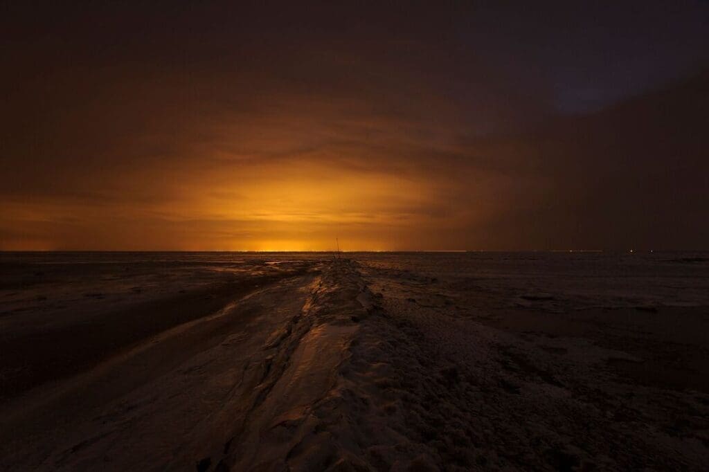 DEEDS NEWS - Alfred Ehrhardt Stiftung - Marc-Oliver Schulz, Lichtschein im gefrorenen Watt 06.01.2016 -c- Marc-Oliver Schulz