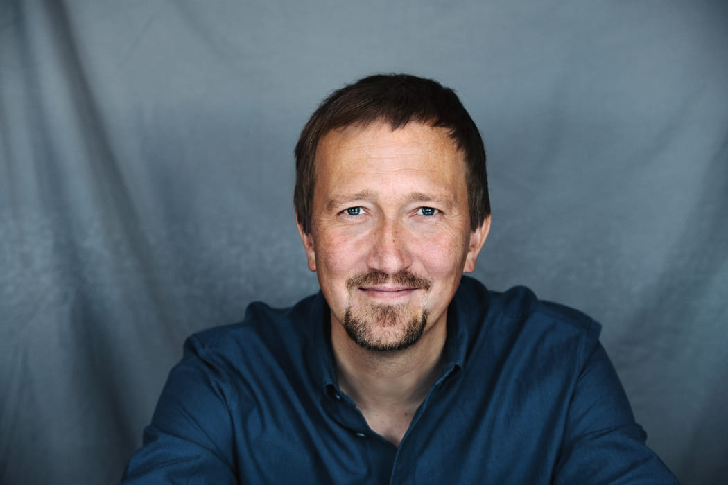 DEEDS NEWS - Institut für Strategieentwicklung - Portrait_Hergen_Woebken_by_Jeanne_Degraa
