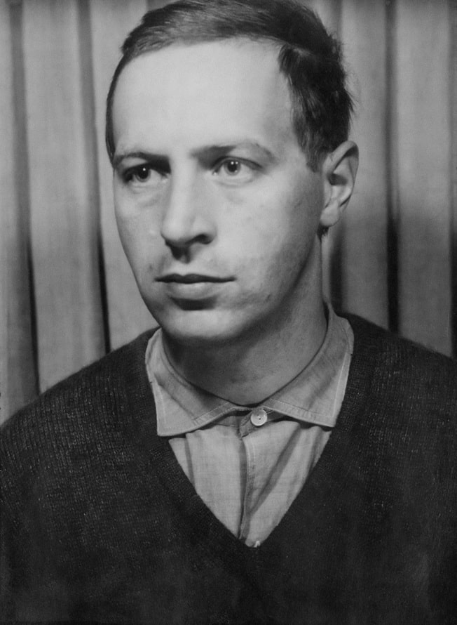 DEEDS.NEWS - VILLA - Franz Erhard Walther