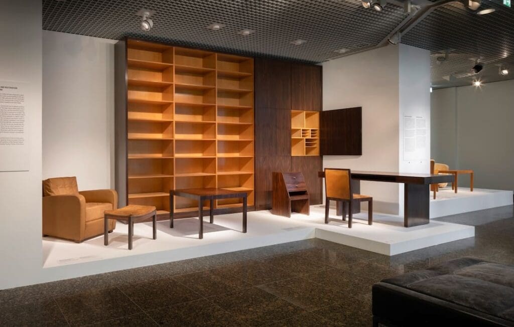 DEEDS-Kunstgewerbemuseum-Mies van der Rohe und Lily Reich 1