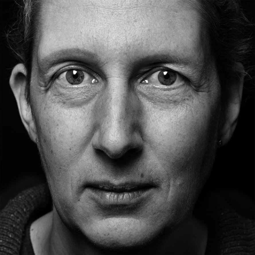 DEEDS NEWS- Taube II NOCHMAL LEBEN-Foto-c-Walter Schels und Beate Lakotta