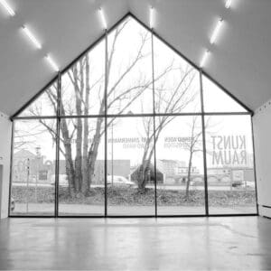 DEEDS NEWS - Kunstraum Potsdam Waschhaus__Seite_04 Raum mit Fenster