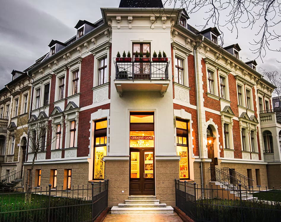 DEEDS NEWS - Galerie Creative Game aussen - Foto by courtesy of the gallery