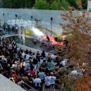 DEEDS NEWS_Neue_Nationalgalerie_Sound_in_the_Garden_Nik_Mantilla